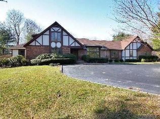 390 Annandale Dr, Syosset, NY 11791