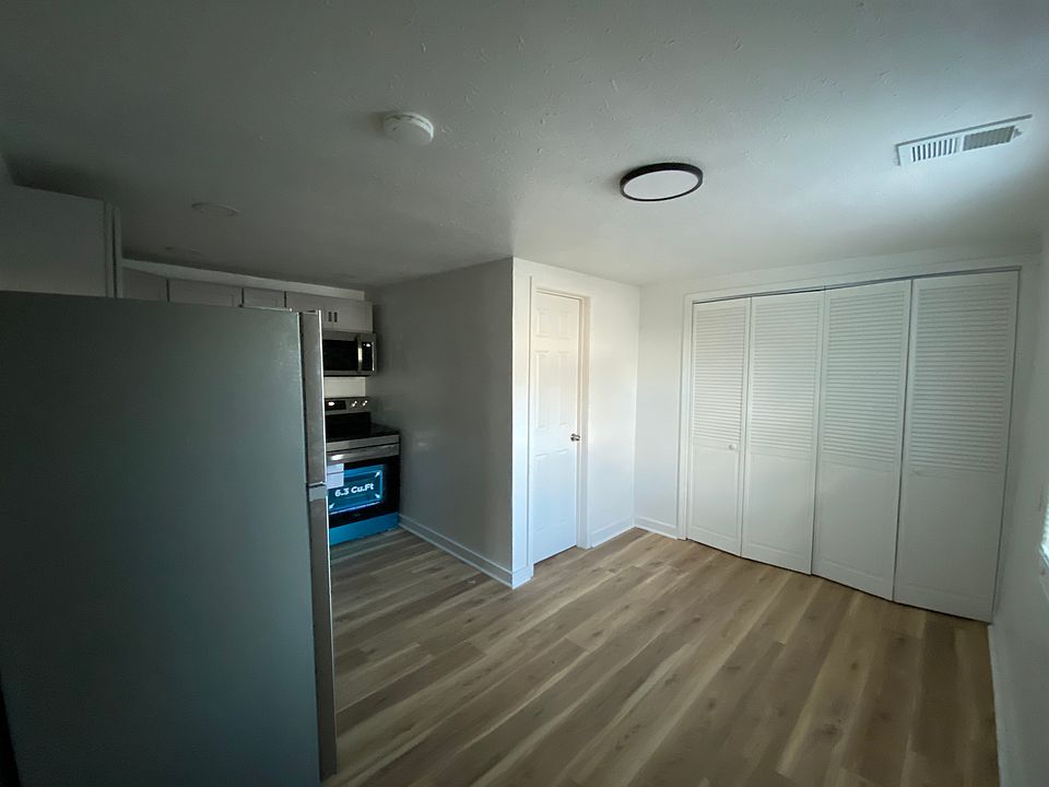 Kitchen / Dining Area