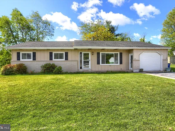 202 Hillcrest Dr, New Cumberland, PA 17070