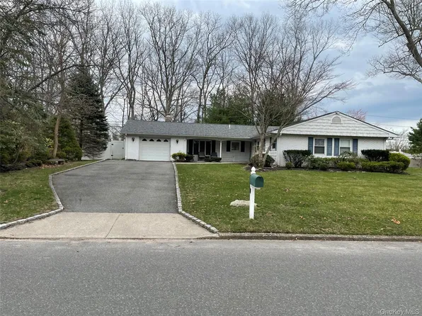 11 Shadetree Lane, Stony Brook, NY 11790