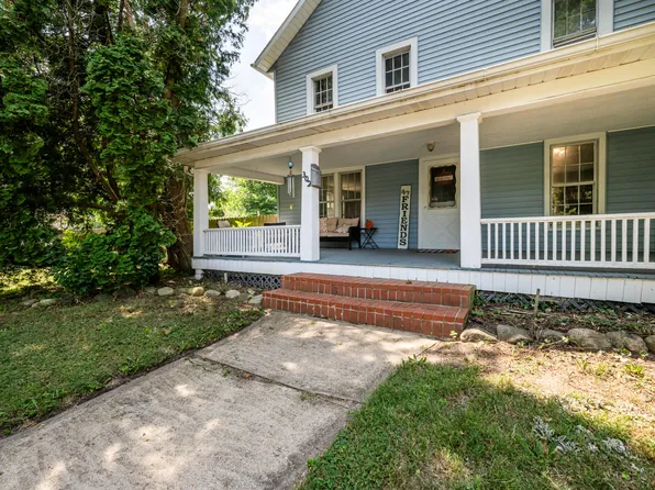 302 Sylvan St, Buchanan, MI 49107