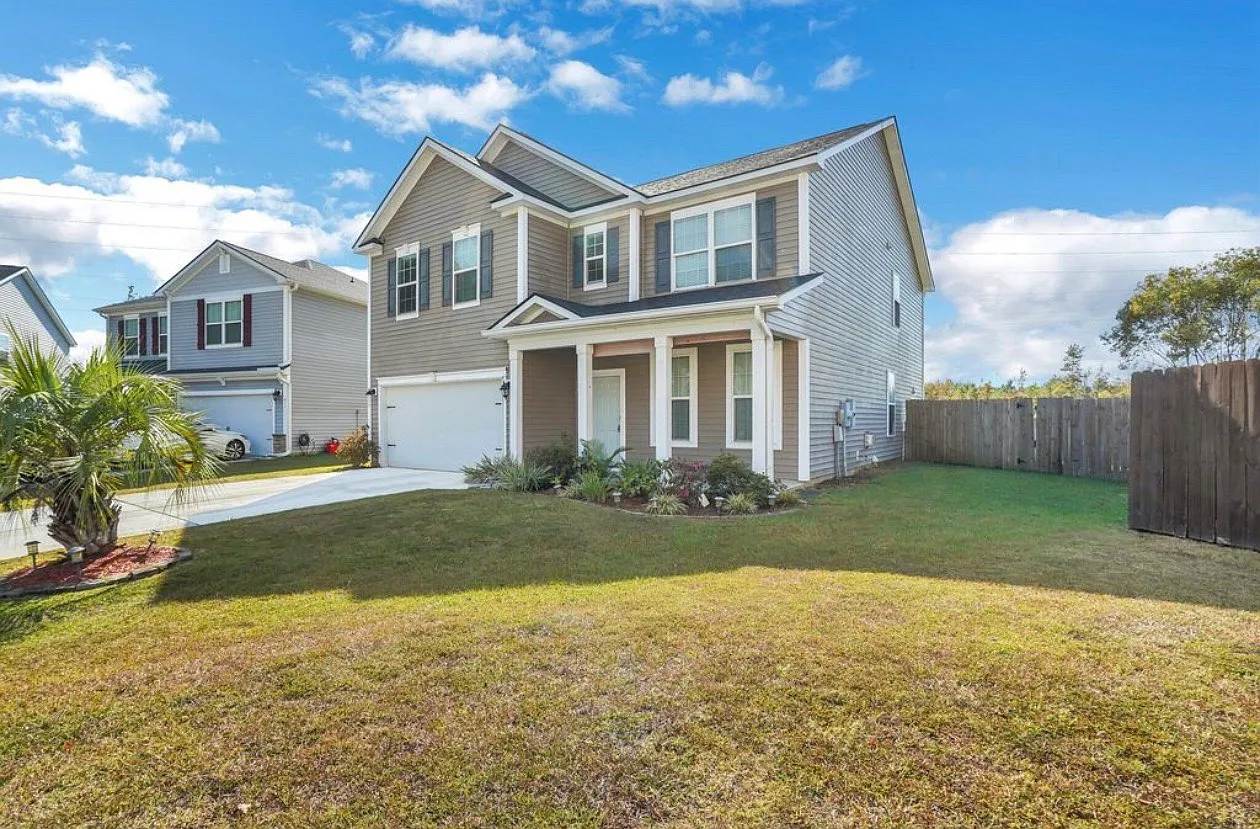 5 bed, 3.5 bath, 2872 sqft, $3,000 — Photo 2