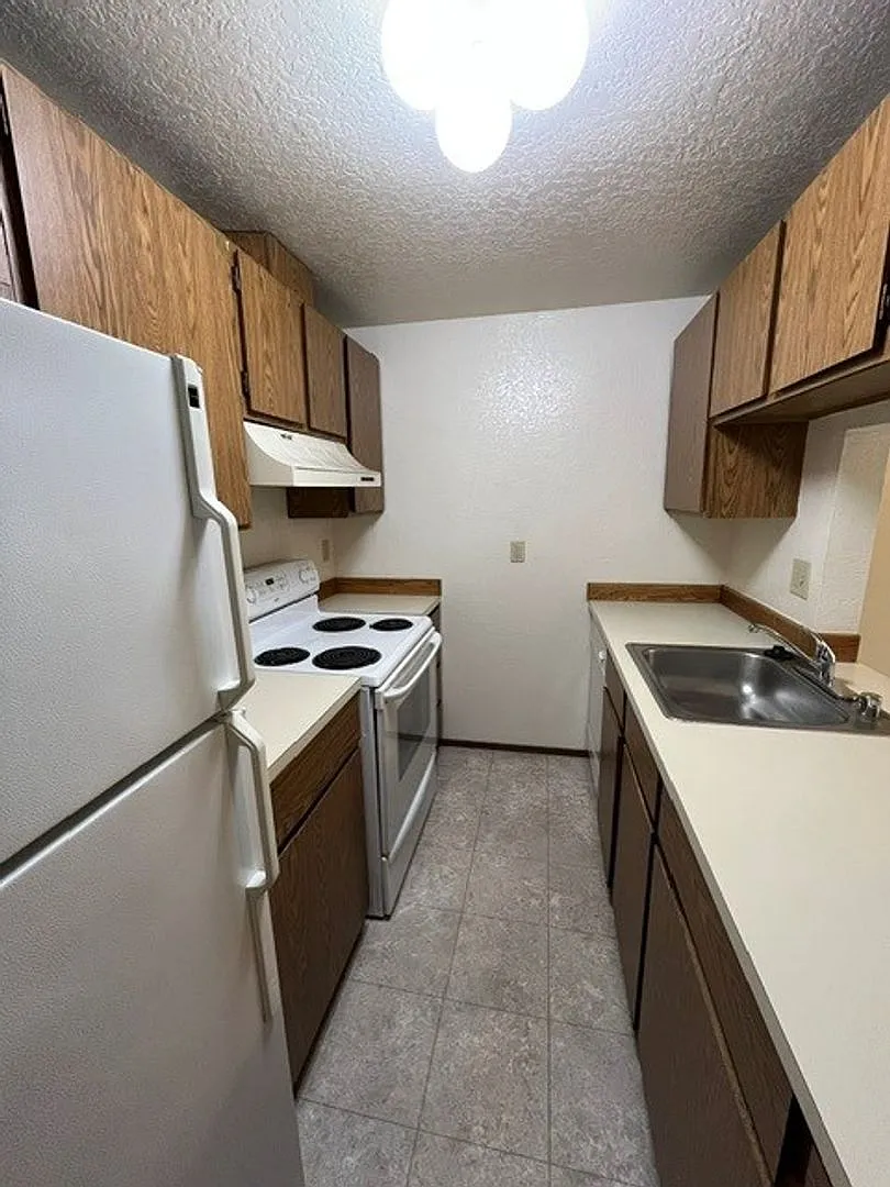 JonDee 10619 4 Plex — Photo 1