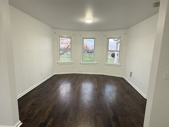 5th image of 127 Eagle St