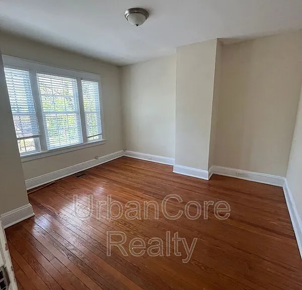 709 N 35th St — Photo 17