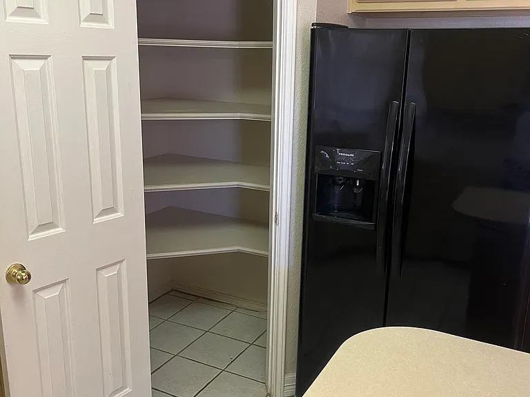 410 Justice Ave — Photo 10