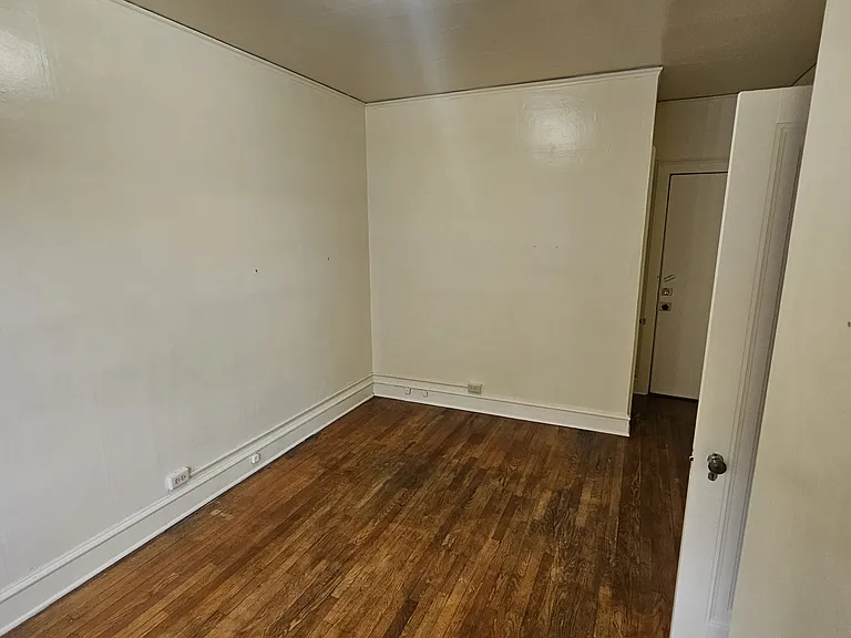 Devonshire Apartments — Photo 12