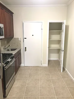 Rented by Amorelli Realty | media 11