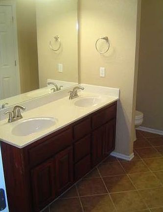 5th image of 616 SW 155th Pl