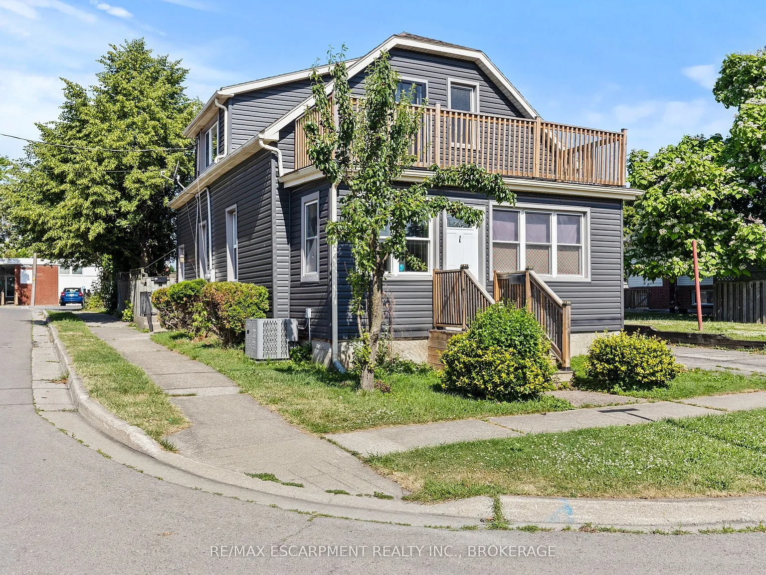 3 bed, $1,600 — Photo 2