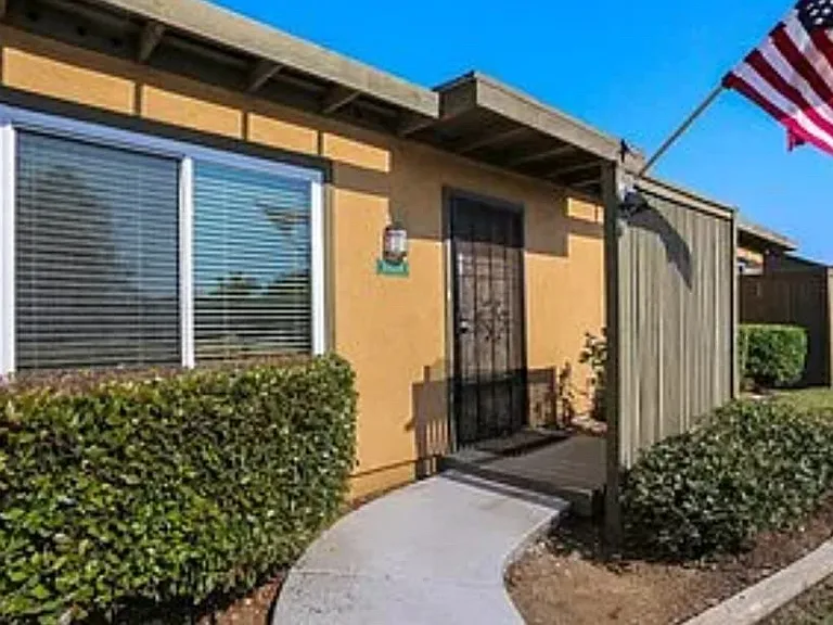 10559 Westonhill Dr — Photo 12