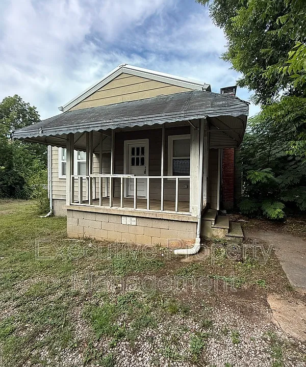 332 Woodward Rd