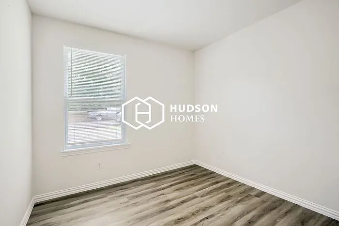 1716 N Ross Ave — Photo 8