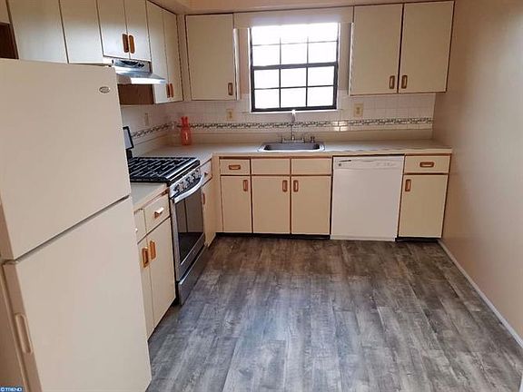 4th image of 20 Barclay Ct
