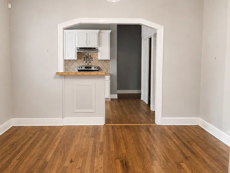 516 Hartfield St — Photo 2