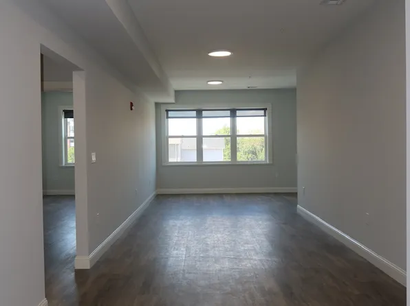 305 West Side Avenue image 15 of 22