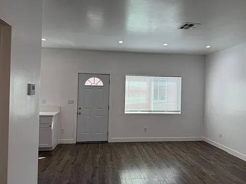 247 1/4 E Adams Blvd Photo 1