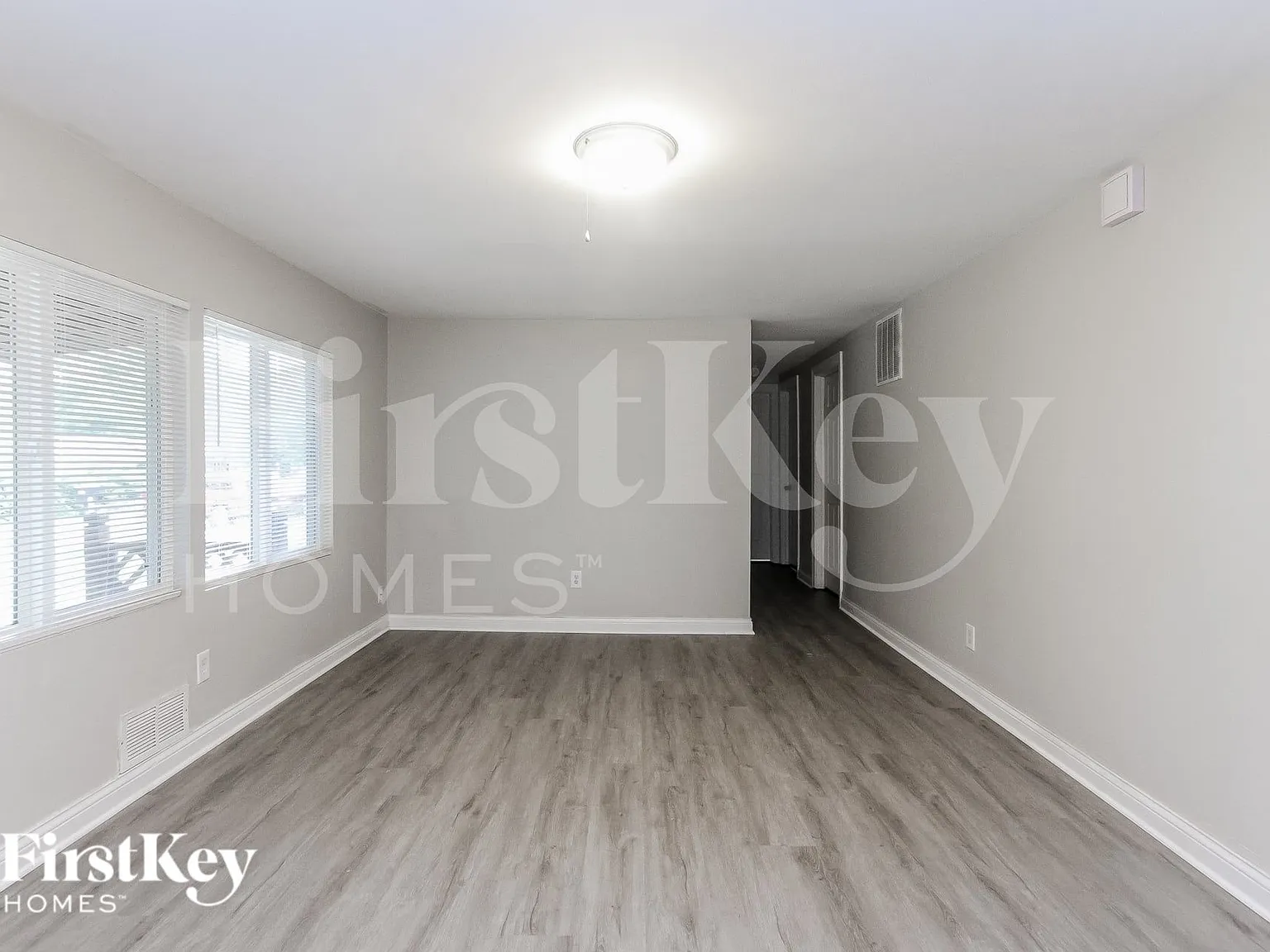 3 bed, 2.0 bath, 1374 sqft, $1,335 — Photo 2