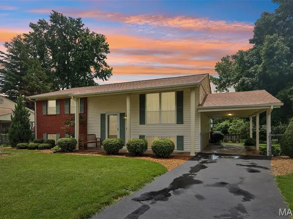 11906 Flushing Dr, Maryland Heights, MO 63043