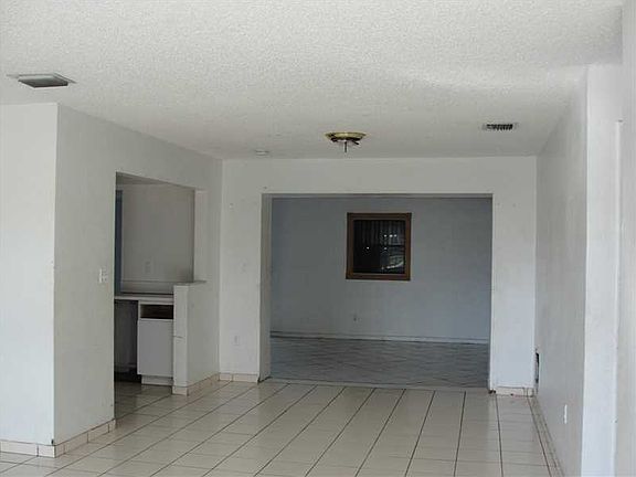 3rd image of 921 NW 174th St