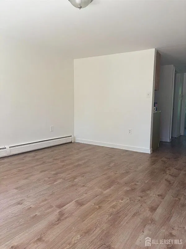661 Catherine St — Photo 2