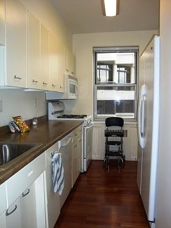 2nd image of 220 W Rittenhouse Sq #20C