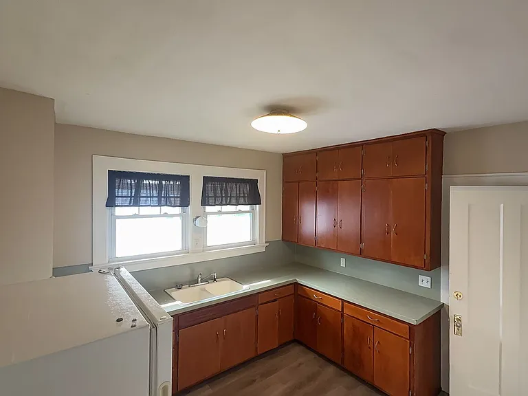 1849 Glendale Avenue — Photo 4