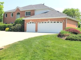 8 Sandpiper Ln, Hawthorn Woods, IL 60047