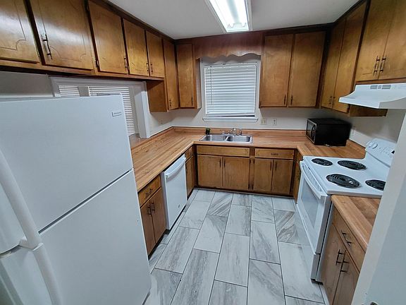 3rd image of 1853 Meriadoc Rd
