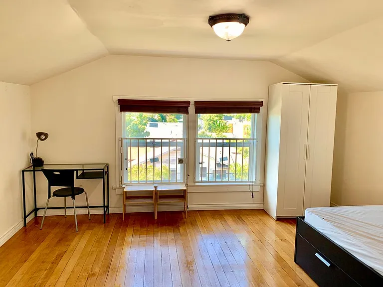 1327 W 35th St #3G — Photo 5