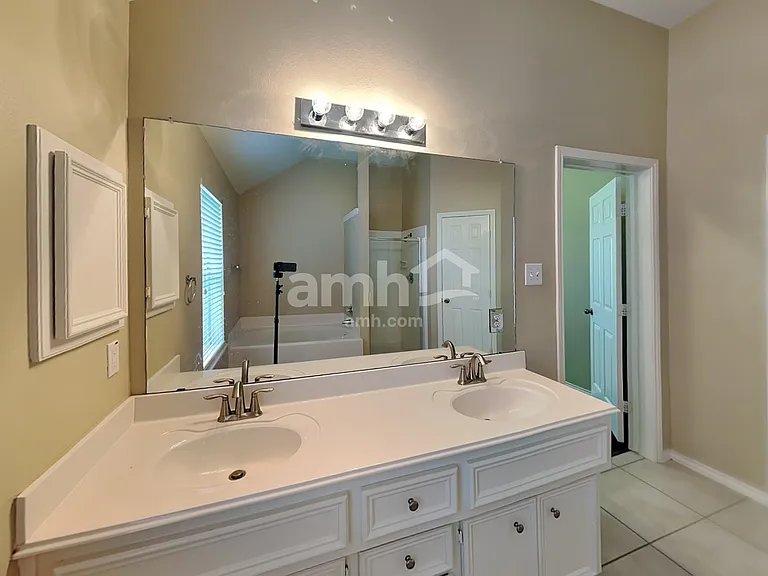 2113 Breezeway Ln — Photo 13
