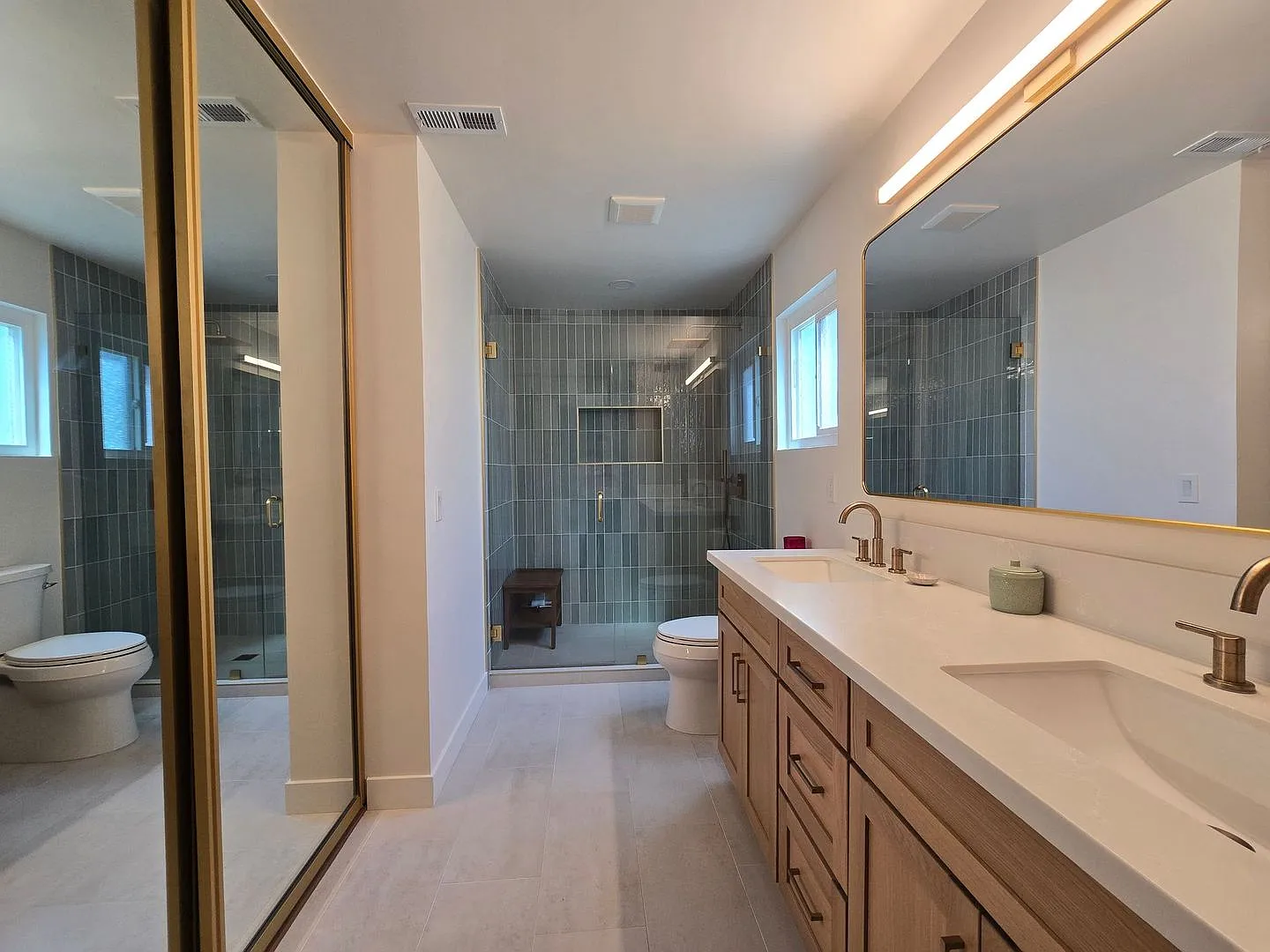 Spectacular, spacious 4-Bedroom Home in Desirable Fletcher Hills — Photo 4
