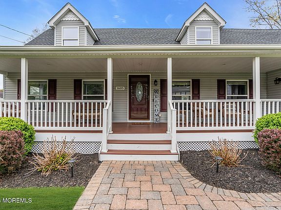 2nd image of 1605 1st Avenue