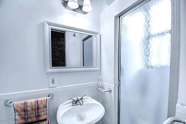 Rented by Urbane Brokerage | media 37