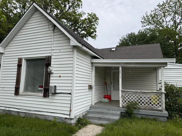 2214 N Travis Avenue, Springfield, MO 65803