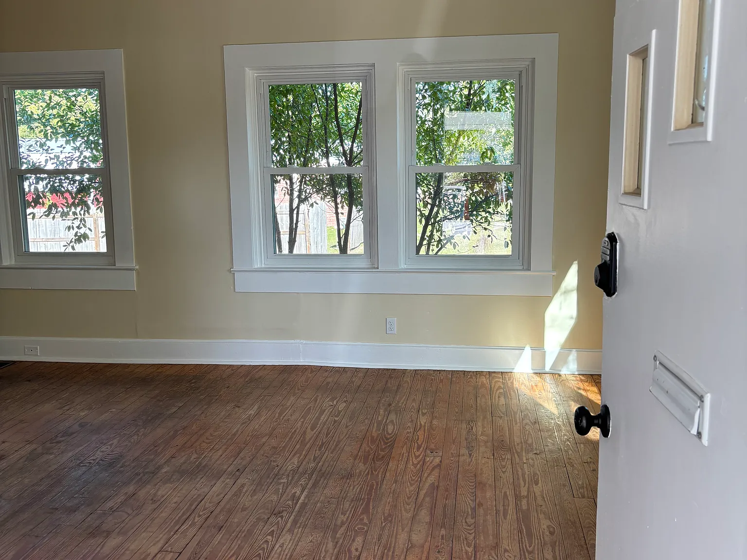 3 bed, 1400 sqft, $2,300 — Photo 2
