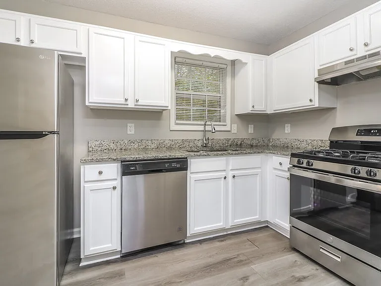 732 Newport Dr — Photo 12