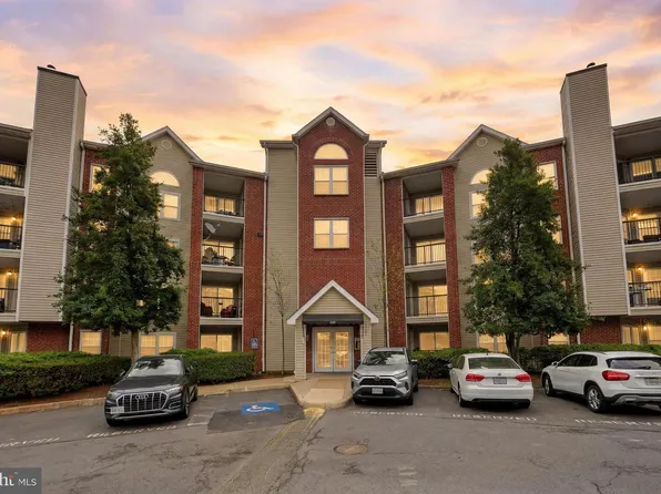 3313 Wyndham Cir APT 1209, Alexandria, VA 22302