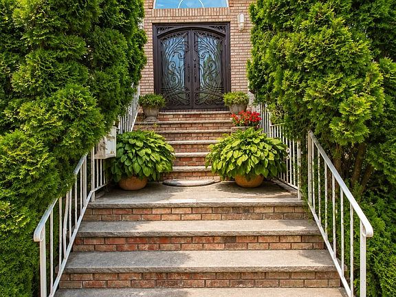 4th image of 52 Ridgewood Ave