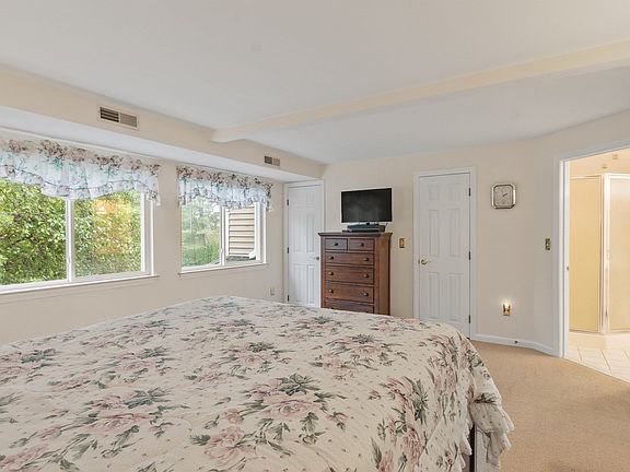 5th image of 175 Littleton Rd Unit B-4