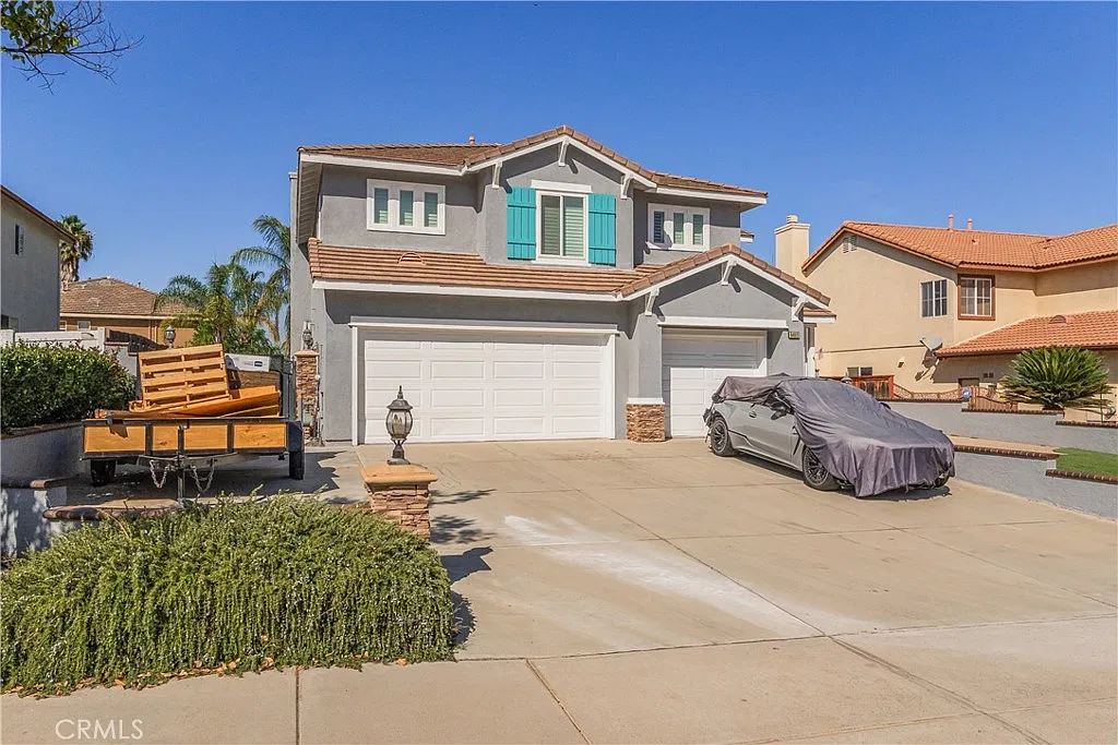 4 bed, 2.5 bath, 2424 sqft, $4,200 — Photo 1