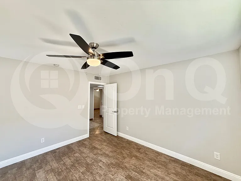 535 W Sweetwater Ave — Photo 17