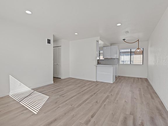2nd image of 4059 Louisiana St Unit 5
