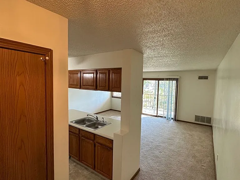 36 Plex - Village Green Apartments — Photo 13