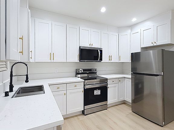 3rd image of 24055 Gilmore St