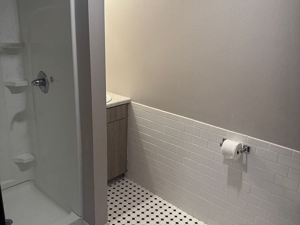 2nd image of 223 N Main St #202