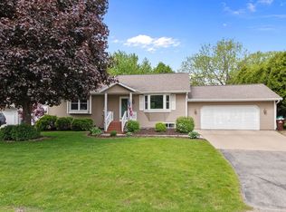 1433 W Roselawn Dr, Appleton, WI 54914