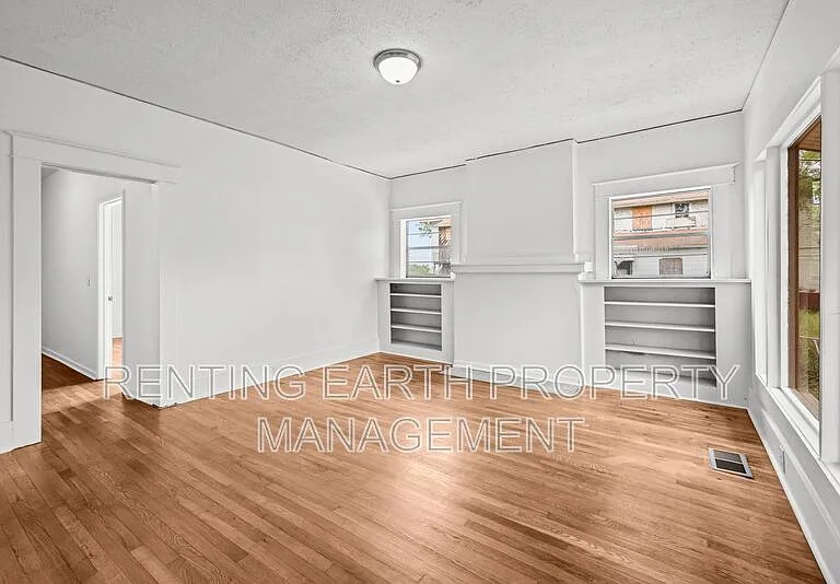 2320 Court R — Photo 4
