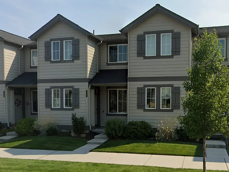 2542 NE Purcell Blvd — Photo 1