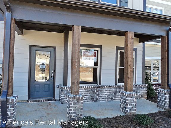 3rd image of 221 The Heights Dr